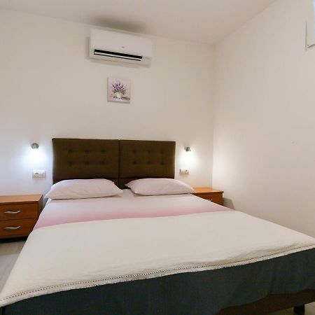 Amoroso Apartment 200M From Sea Porec Exterior photo