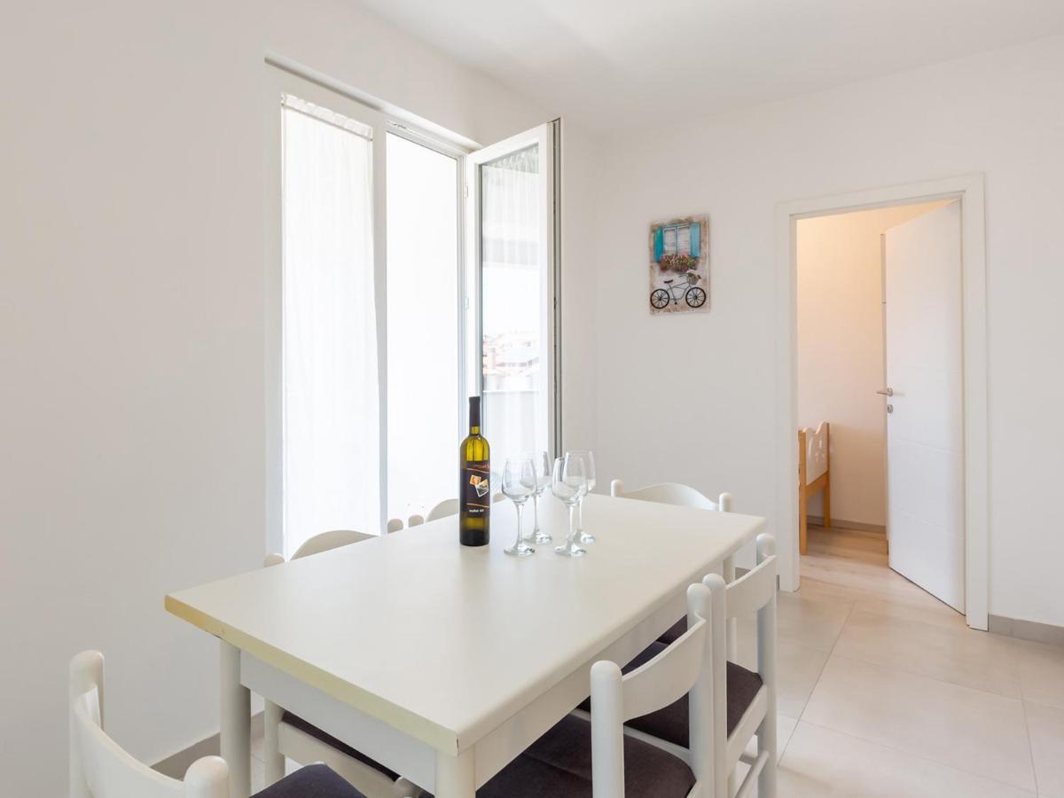 Amoroso Apartment 200M From Sea Porec Exterior photo