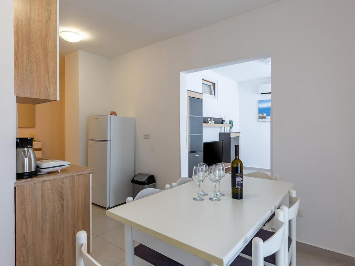 Amoroso Apartment 200M From Sea Porec Exterior photo