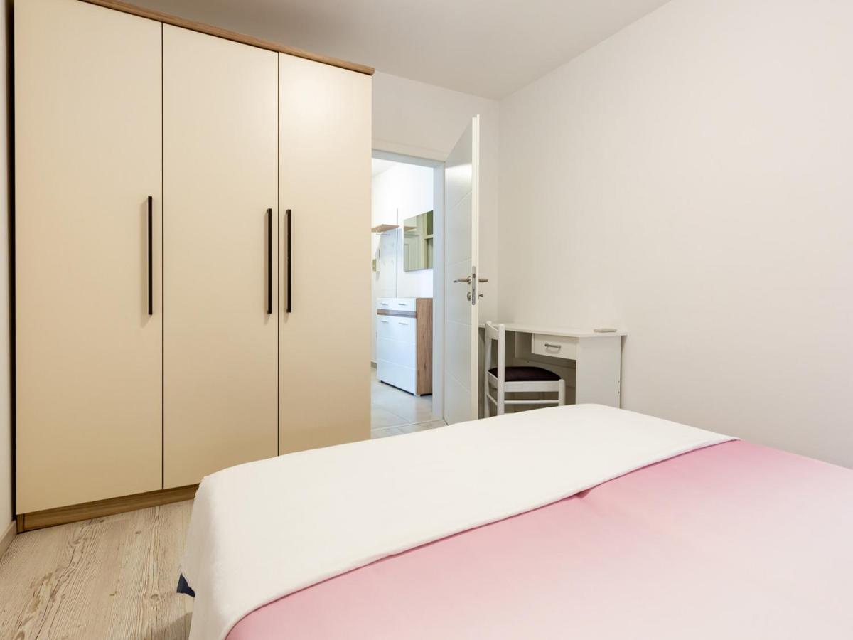 Amoroso Apartment 200M From Sea Porec Exterior photo