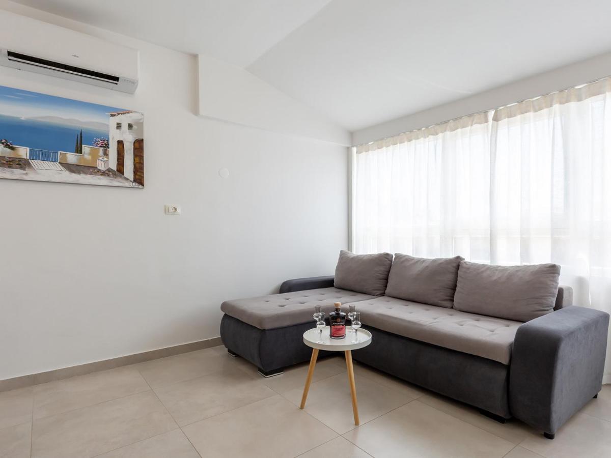 Amoroso Apartment 200M From Sea Porec Exterior photo